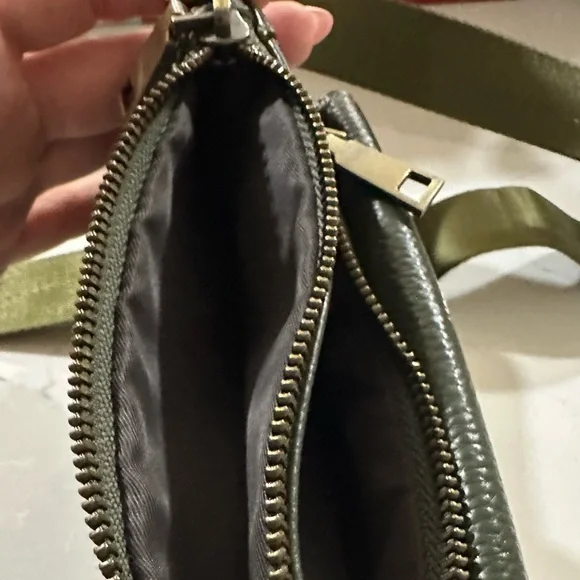 Loyofun Unisex Green Leather Belt Bag With Adjustable Waist Strap - Picture 9 of 12